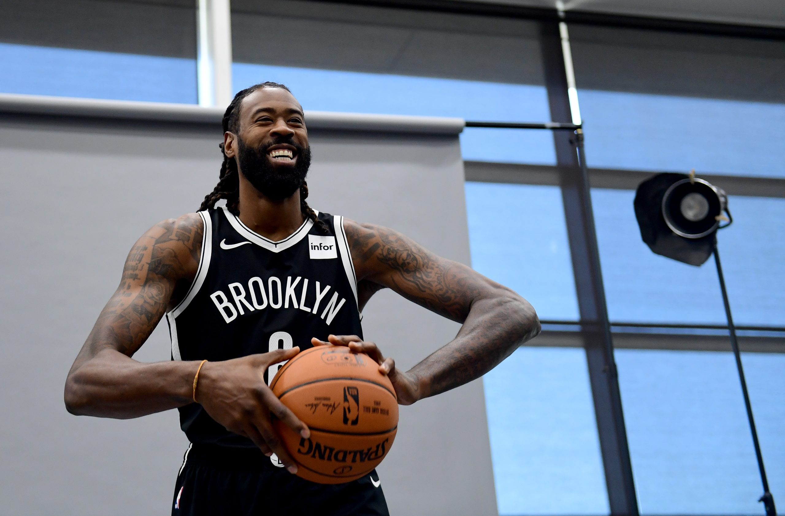 Brooklyn Nets oddają Jordana do Detroit i podpisują LaMarcusa Aldridge’a!