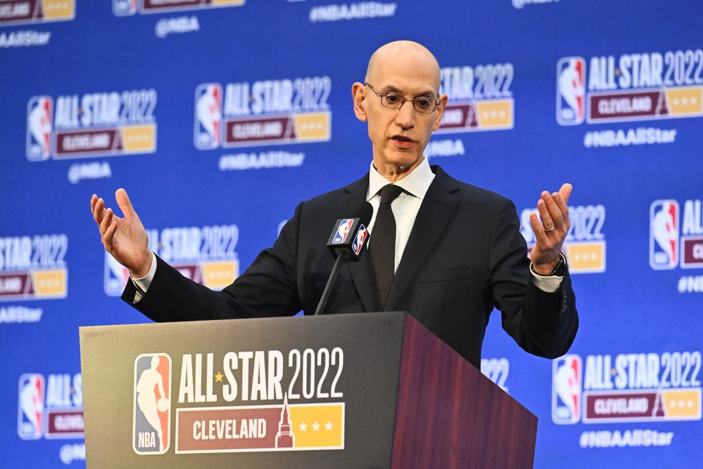 NBA. Adam Silver o rosnącej liczbie oddawanych rzutów za trzy punkty