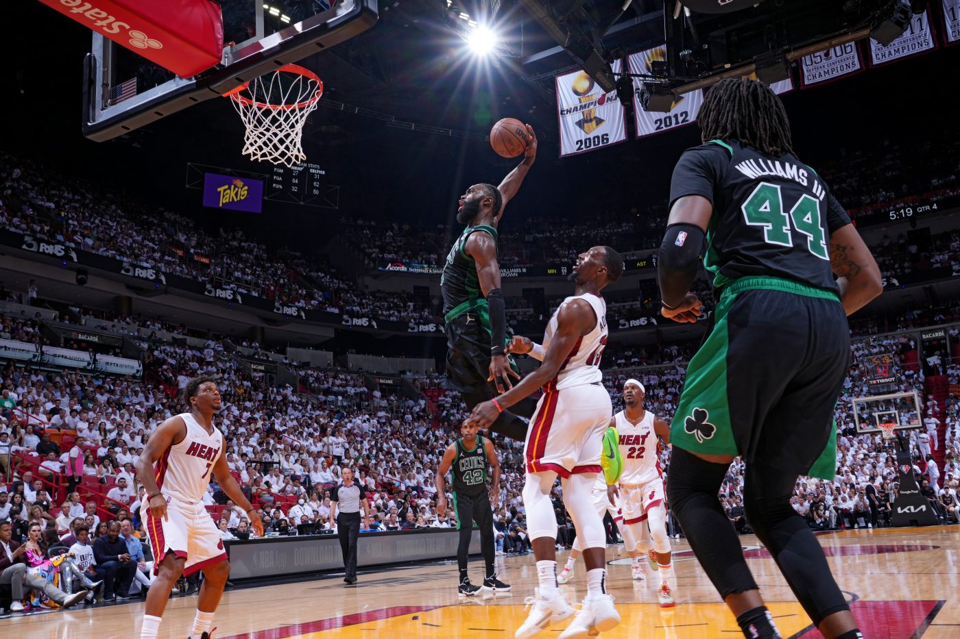 Celtics obejmują prowadzenie, trafione rzuty ważniejsze niż ofensywna zbiórka