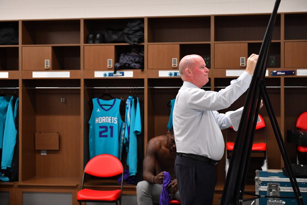 NBA News: Trener Hornets rezygnuje – kto na jego miejsce?
