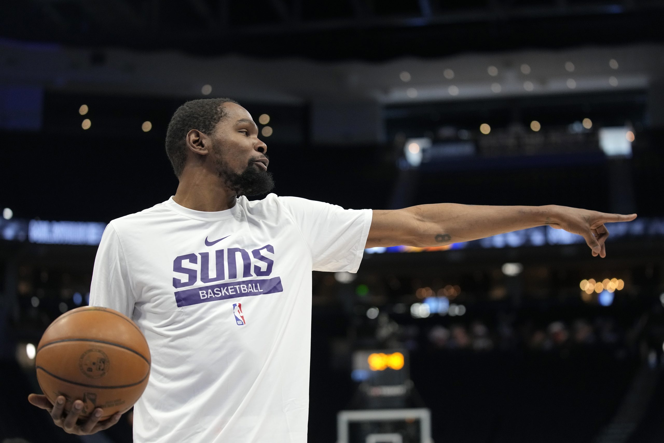 Udany debiut Duranta w Suns, ważna wygrana Lakers bez LeBrona i AD, derby znów dla Knicks