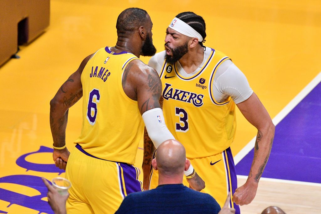 NBA News: Ostatni rok w umowie Davisa – co dalej? Zostanie w Lakers?