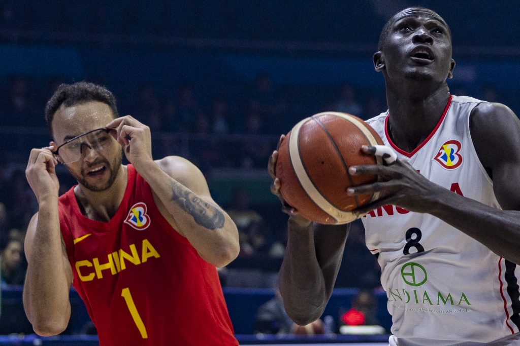 Trener Angoli krytykuje FIBA: Naturalizowani gracze to problem!