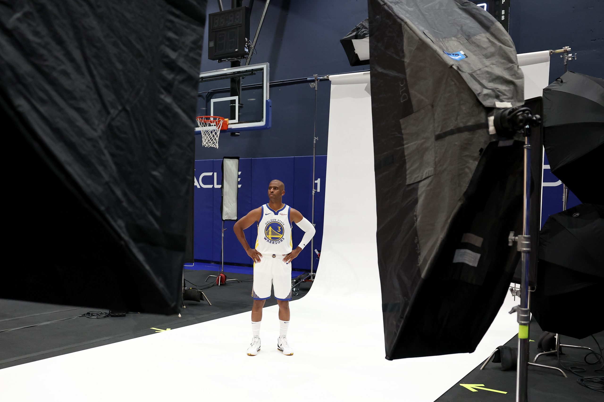 NBA News: LeBron przekazuje pozycję lidera Davisowi