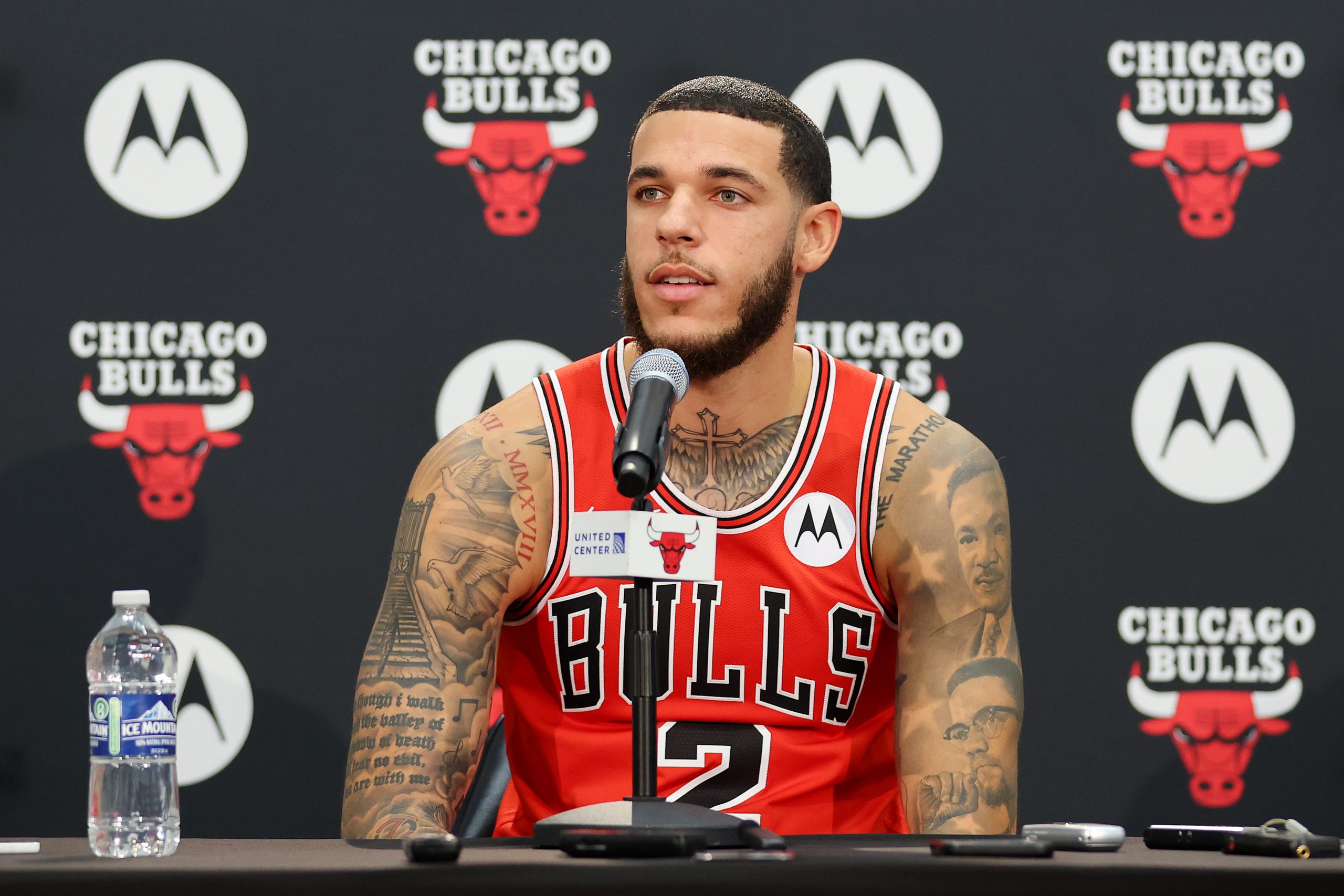 NBA. Lonzo Ball na dłużej w Chicago Bulls