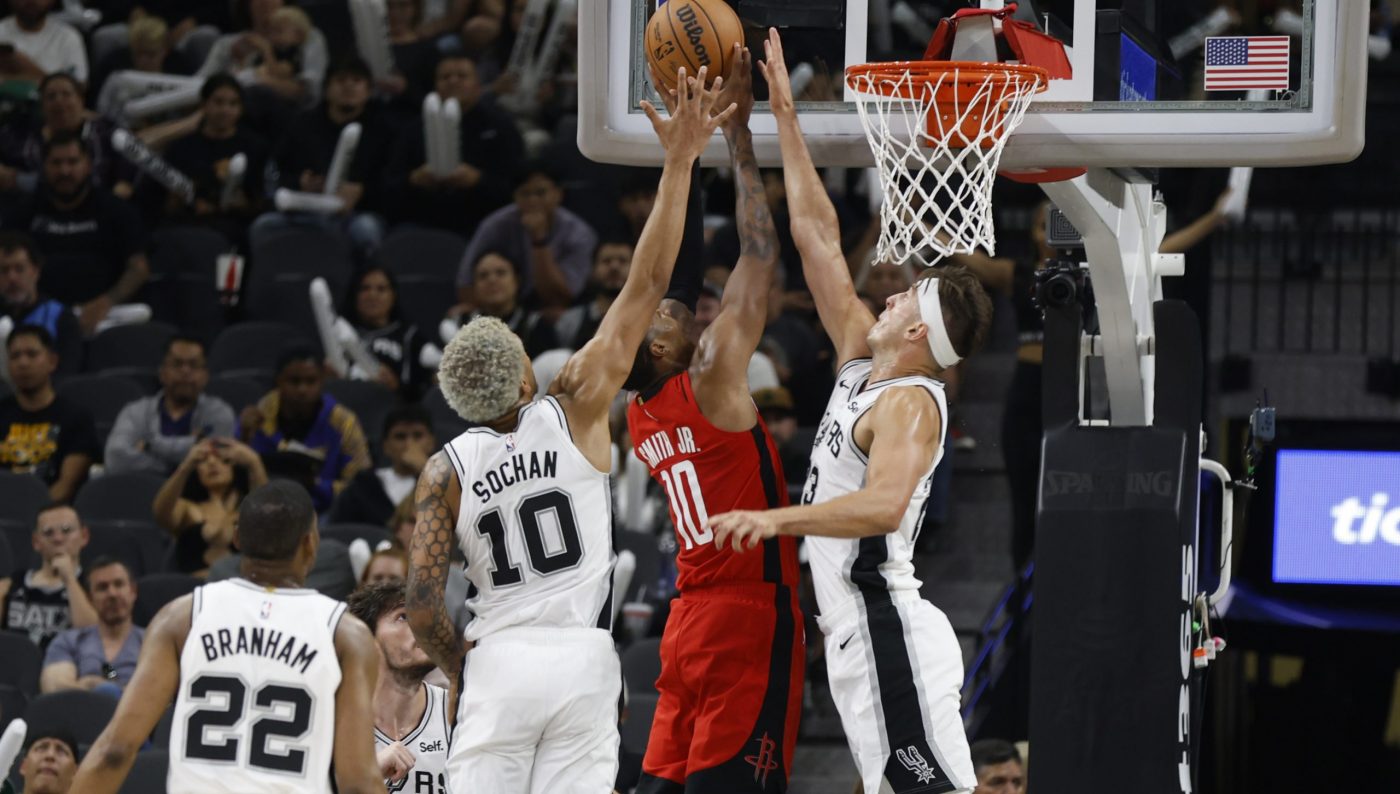 NBA News: Spurs decydują się na ważny ruch. Nowa umowa kolegi Sochana