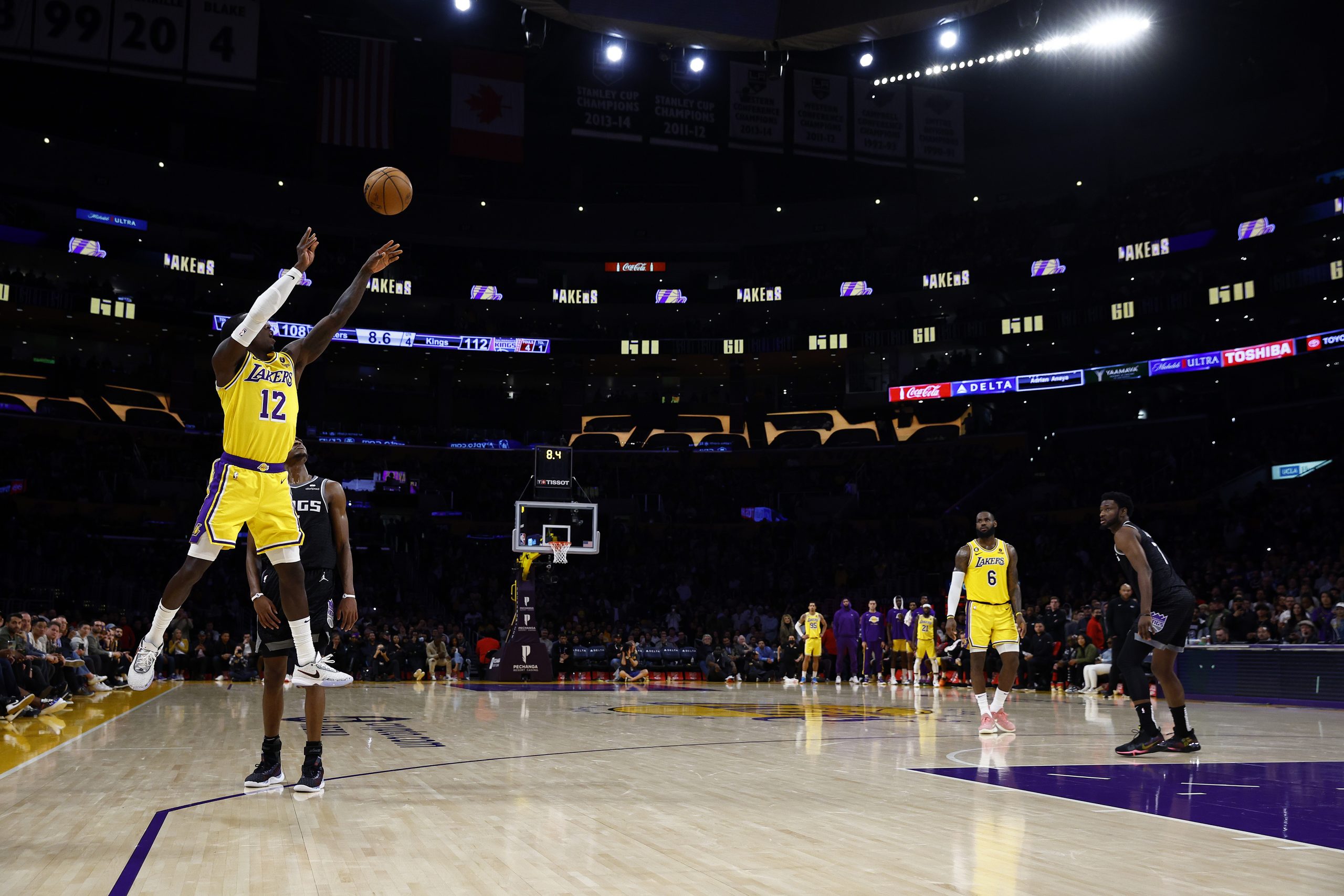 NBA News: Sacramento Kings dołączają do wymiany z Hardenem