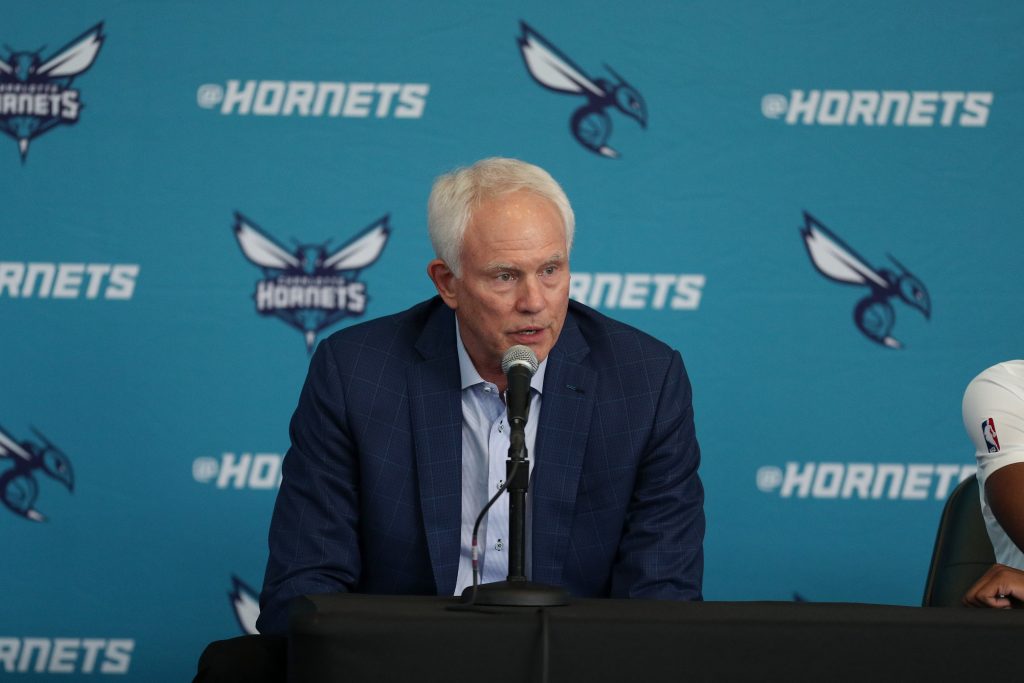 NBA News: Manager Charlotte Hornets odchodzi – co dalej?