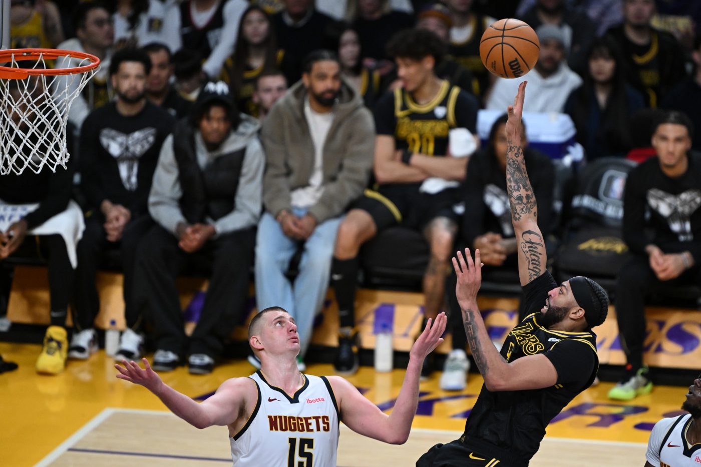 Wyniki NBA: Dogrywka w Portland, zacięty mecz Lakers z Nuggets, podanie sezonu Doncica?