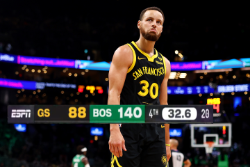 Wyniki NBA: Warriors dostają potężne lanie od Celtics! Nieudany comeback Suns, rekord Nurkicia!