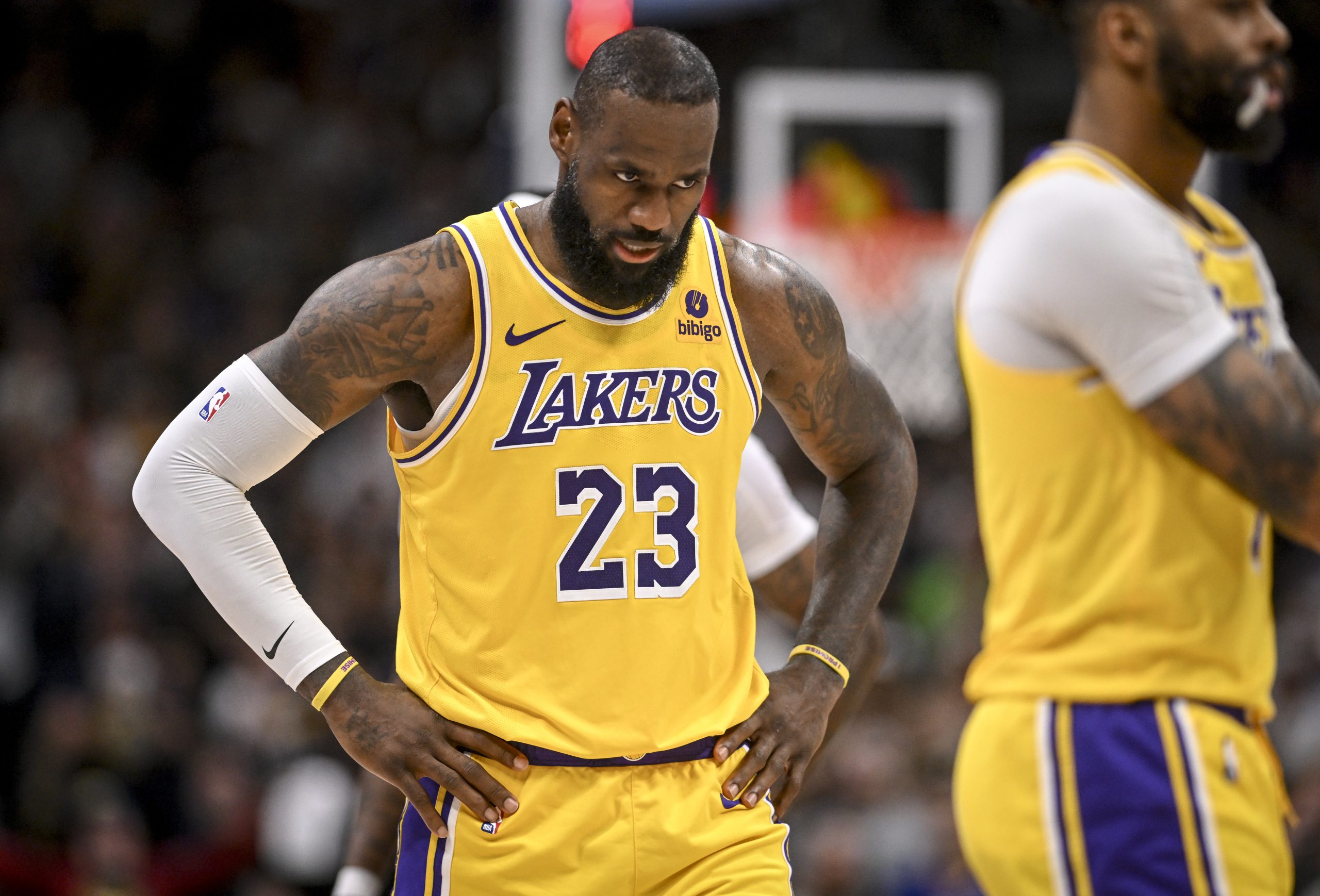 NBA News: Co dalej z LeBronem? Ile pogra? Czy zostanie w Lakers?
