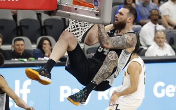 NBA News: Spurs zatrzymują zadaniowców pod koszem