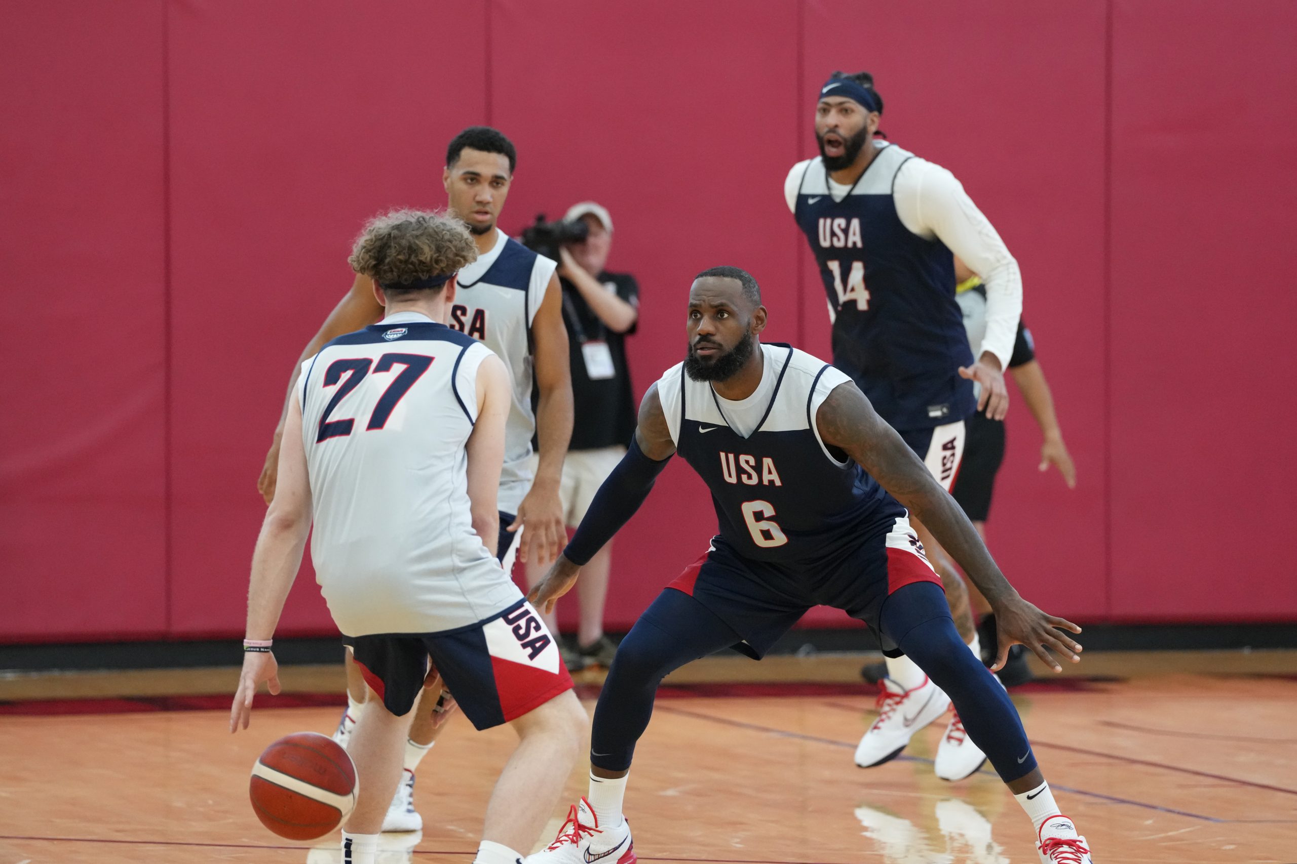 NBA News: LeBron jednak wziął obniżkę! „Do tanga trzeba dwojga”