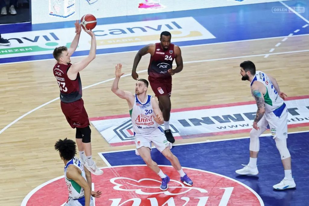 Anwil na polskich zakupach. Jest kolejny transfer!