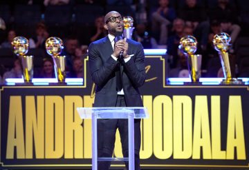 NBA. Andre Iguodala uhonorowany przez Warriors