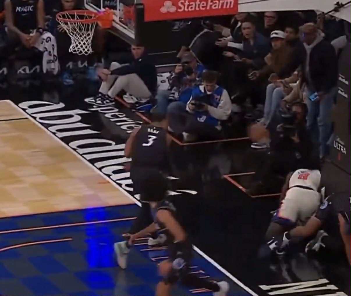 NBA. Rzucił piłką w rywala. Teraz zapłaci karę