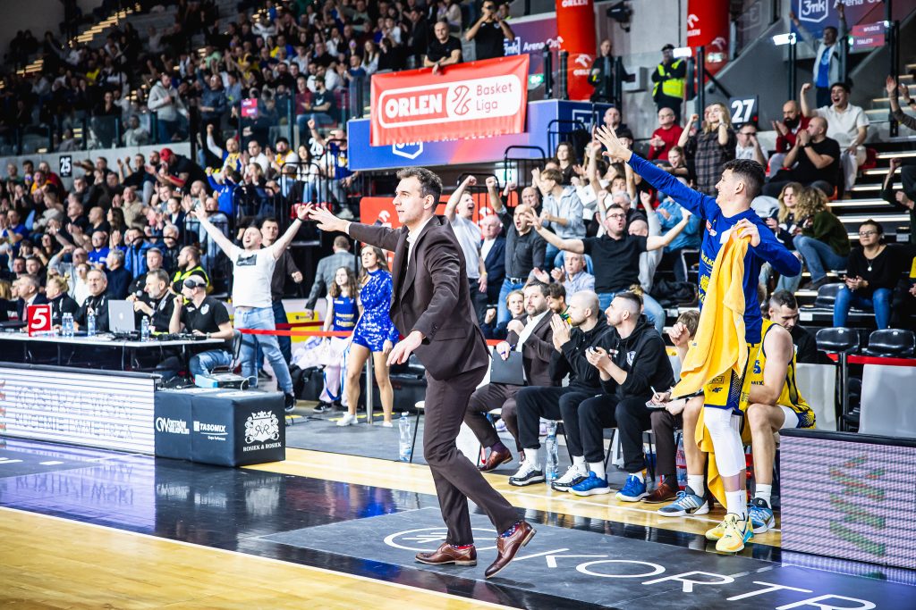 Sędziowie popsuli plan trenera. Ten mocno się wkurzył