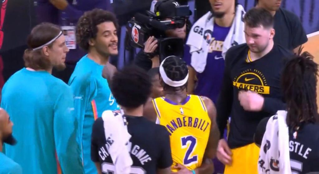 NBA. Sochan wdał się w sprzeczkę z graczem Lakers. Polak wyjaśnia