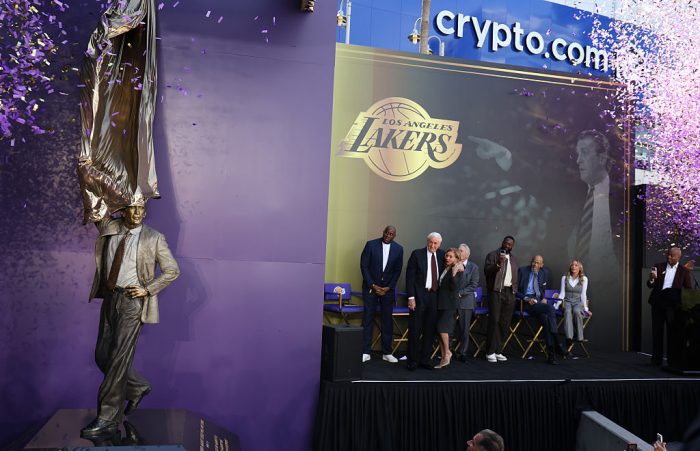 NBA. Lakers oddali hołd legendzie