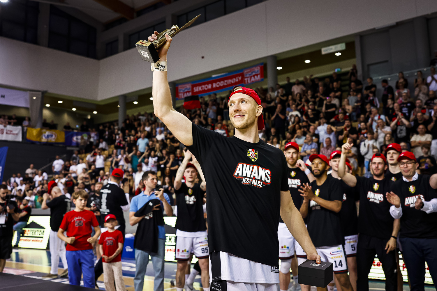 Rynek wolnych agentów w NBA nie zwalnia. Kolejne głośne transfery stały się faktem.